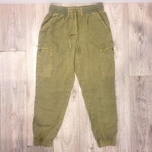 Aerie Army green cargo joggers
